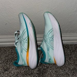 8B Asics Gel-Nimbus 25